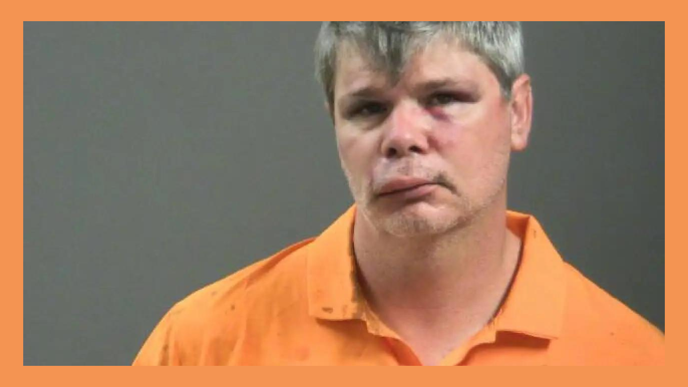 Following his arrest in Fayetteville, Tennessee football coach Ronnie Thomas's mug Shot Video went viral.